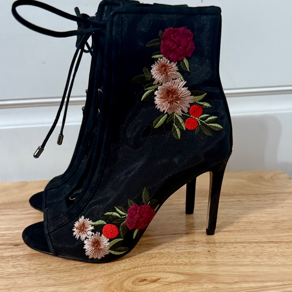 Gianni Bini Peep Toe Mesh Boho Chic Bootie With Embroidered Flowers.Whimsical.